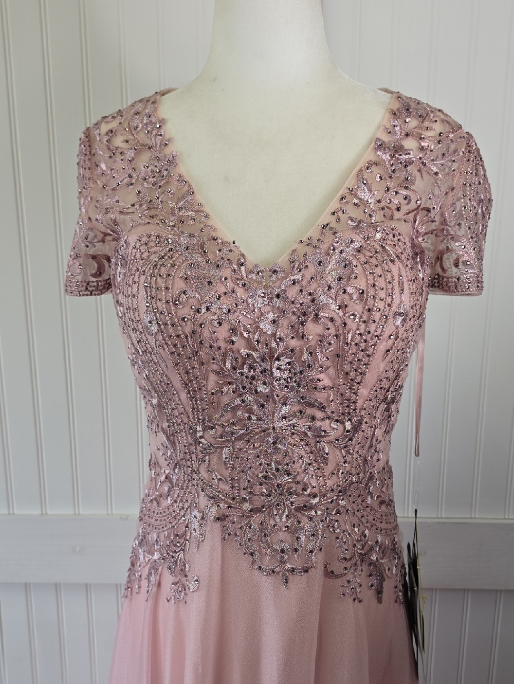 MGNY NWT Rose Pink Embroidered V-Neck Beaded Evening Gown Dress Size 6 #72116 - Picture 3 of 13